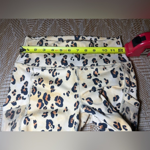 Fabletics,On-The-Go PowerHold® High-Waisted Desert Leopard Legging,Size S - Picture 7 of 11